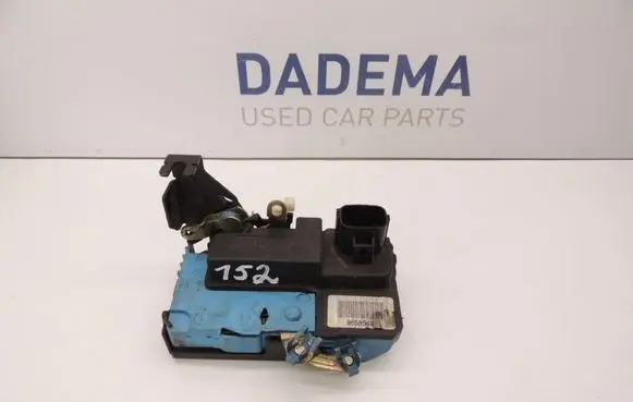 Volvo S60 Front door lock D152