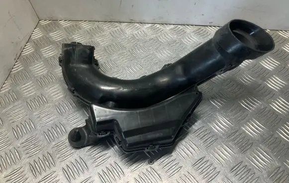 Nissan Juke I F15 Air intake duct part 70390750