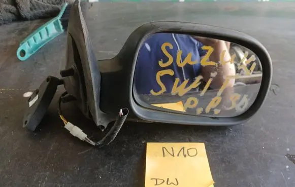 Suzuki Swift I Front door electric wing mirror