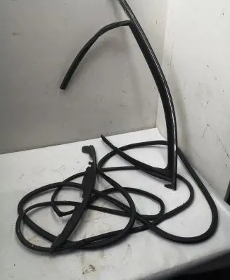 Jeep Cherokee Front door rubber seal