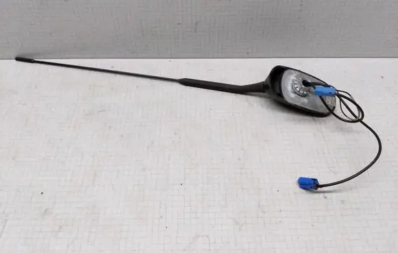 Volkswagen Golf IV Radio antenna 