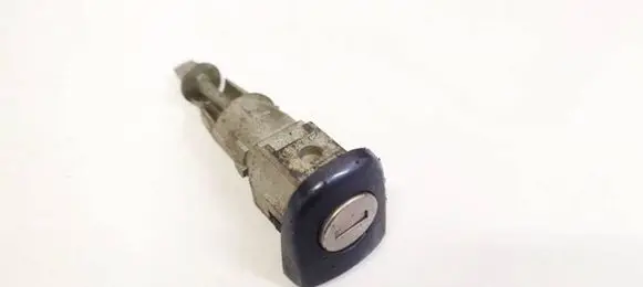 Skoda Octavia Mk2 (1Z) Front door lock (next to the handle) 