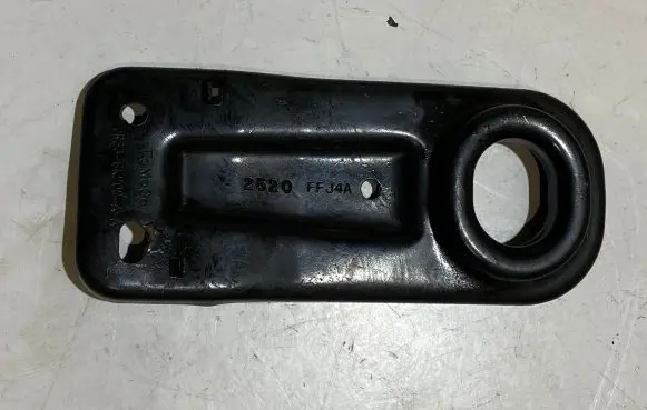 Ford Mustang VI Radiator mount bracket JR338K202AA