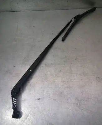 Toyota Auris 150 Front wiper blade arm 3151820
