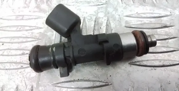 Volvo S80 Fuel injector 30757534
