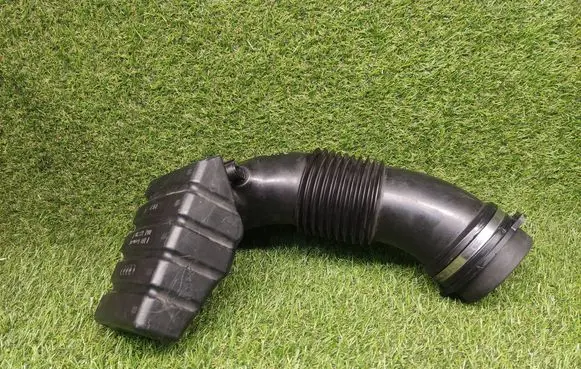 Audi Q5 SQ5 Air intake duct part 06E129629S 06E133911J