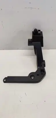 Volvo XC40 Fender mounting bracket 32318691