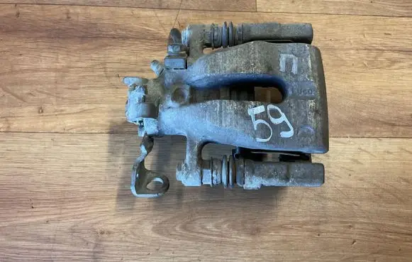 Opel Meriva B Rear brake caliper 