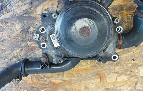 Mercedes-Benz Vito Viano W447 Water pump A6512000100