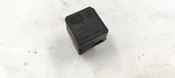 Mercedes-Benz C W203 Other relay A0025421319 6D100779100