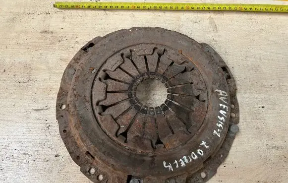 Toyota Avensis T220 Pressure plate 