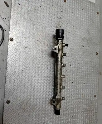 Hyundai Tucson JM Fuel distributor 0445214085