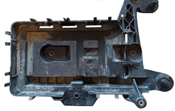 Volkswagen Jetta V Battery tray 1KM915333