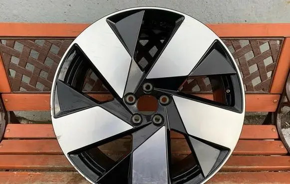 Volvo XC40 R20 alloy rim 