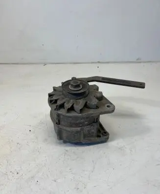BMW 5 E28 Generator/alternator 0120489098 14V55A20