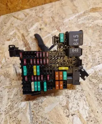 Skoda Octavia Mk4 Fuse box set 5NA937615 190052039 P010069064