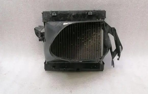 Mercedes-Benz SL R231 Coolant radiator A0995003203