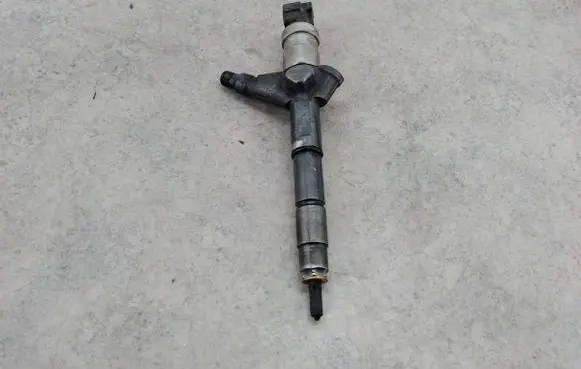 Nissan X-Trail T30 Fuel injector 166008H800