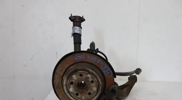 Mercedes-Benz ML W164 Rear wheel hub spindle/knuckle
