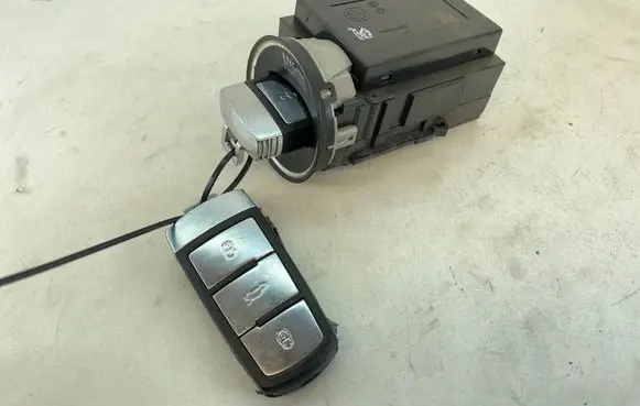 Volkswagen PASSAT B6 Ignition lock 3C0905843Q 33303301 11602102152382