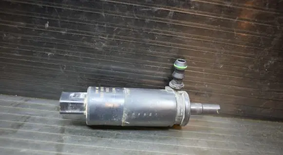 Volkswagen Golf Plus Windscreen/windshield washer pump 3B7955681