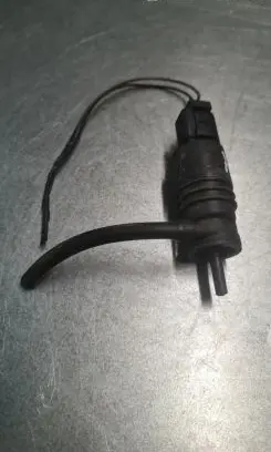 BMW X3 E83 Windscreen/windshield washer pump 8362154