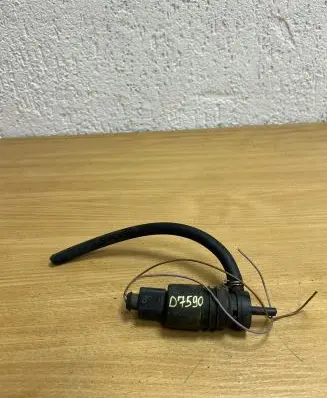 Mercedes-Benz E W210 Windscreen/windshield washer pump A0335450228 D7590