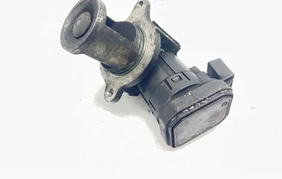 Mercedes-Benz CLS C219 EGR valve 00005320C2 AC2051881490