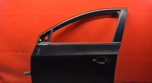 Chevrolet Cruze Front door