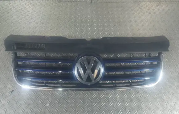 Volkswagen Multivan T5 Front bumper upper radiator grill 7H5807101