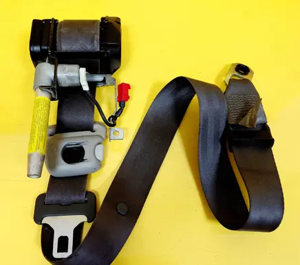 Mitsubishi Space Star Front seatbelt 570492910