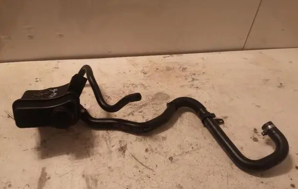 Volvo V40 Brake fluid reservoir 