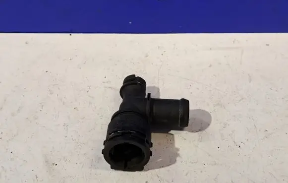 Mercedes-Benz E W212 Engine coolant pipe/hose 3017761