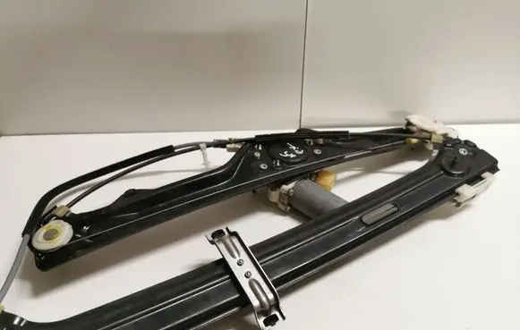 BMW X5 E70 Front door window regulator motor 6967261