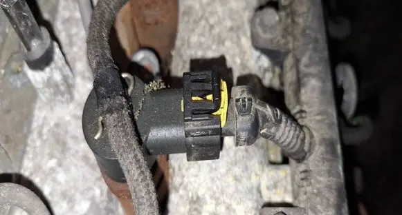 Opel Corsa D Fuel injector 0445110183