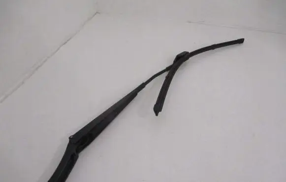 Volkswagen Tiguan Front wiper blade arm 5N1955409