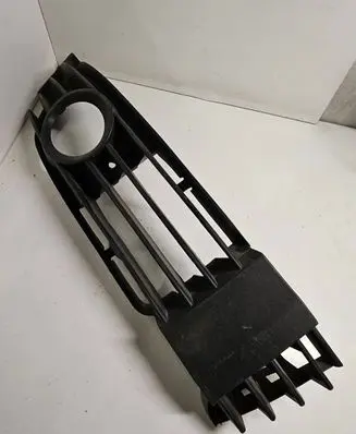 Volkswagen PASSAT B5.5 Front bumper lower grill 3B0853666L