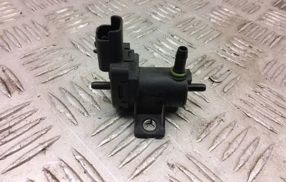 Ford Kuga II Valve vacuum 9865558580