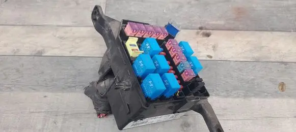 KIA Picanto Relay mounting block 9120007240E