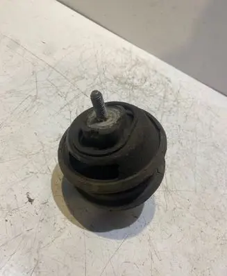 BMW 5 E39 Engine mount bracket 6751281