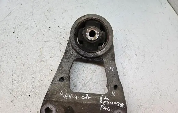 Toyota RAV 4 (XA30) Rear differential mounting bracket 