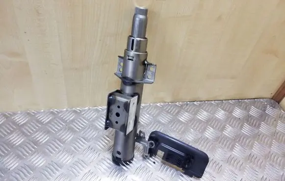 Seat Alhambra (Mk1) Steering wheel axle