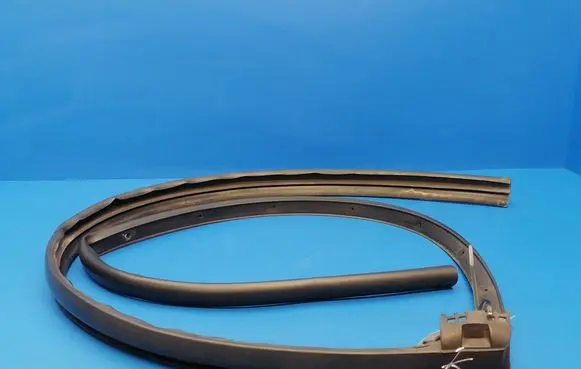 Opel Vivaro Rubber seal front coupe door 