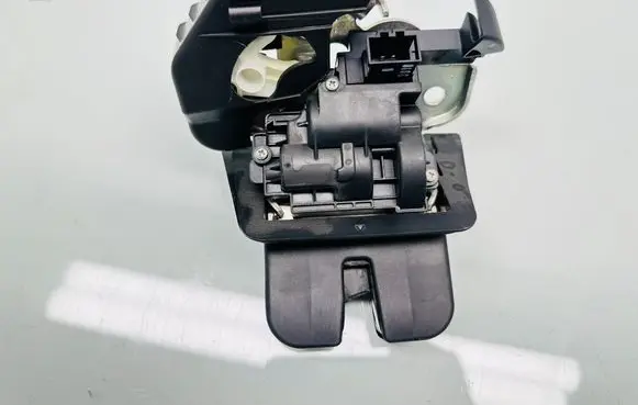 Audi A4 S4 B8 8K Tailgate/trunk/boot lock/catch/latch 5130