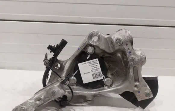 Front wheel hub
