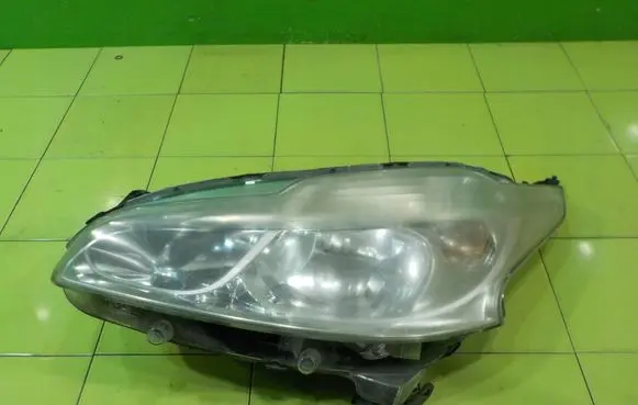 Peugeot 208 I Headlight/headlamp PRZOD