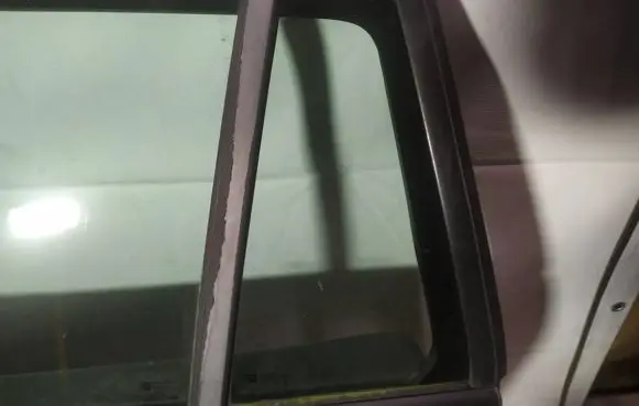 Opel Vectra C Rear vent window glass as2