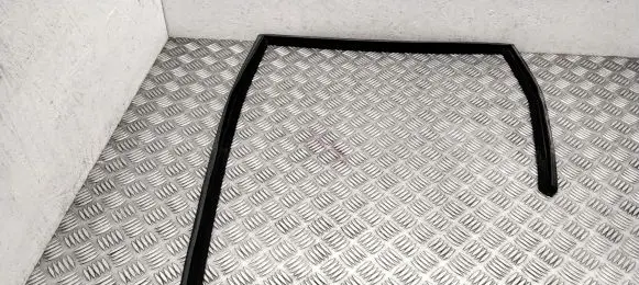 Volvo V70 Rubber seal rear door window/glass 