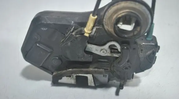 Suzuki Grand Vitara I Rear door lock
