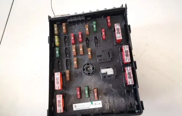 Volkswagen PASSAT B6 Fuse box set 3c0937125